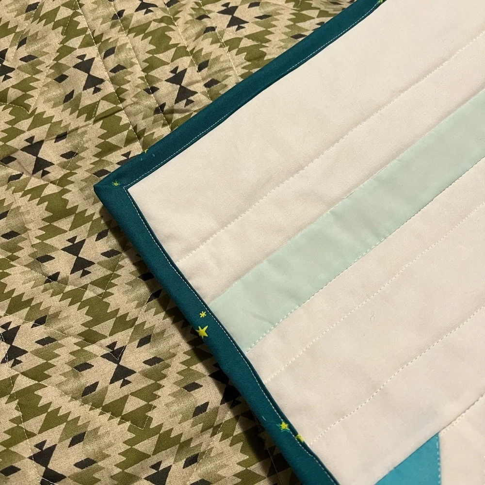 NWT handmade quilt white blue yellow arrows